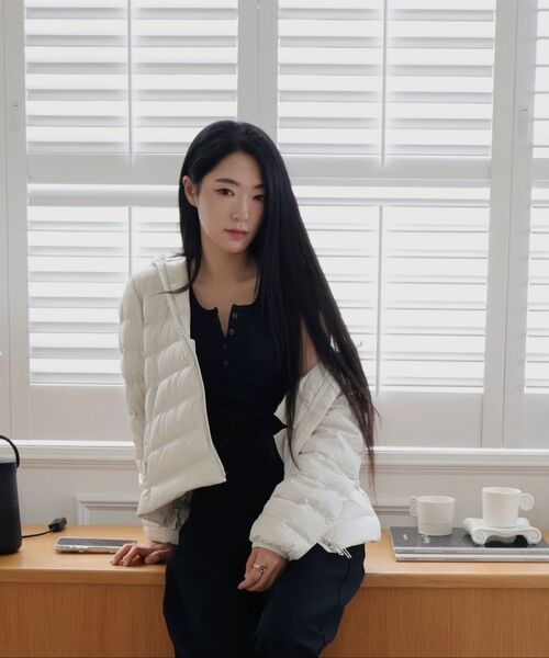 MUSINSA STANDARD WOMAN（ムシンサスタンダードウーマン）の「[シティレジャー] ウィメンズ フードパーカ ライトダウンジャケット [ストーンホワイト]（ダウンジャケット/コート・レディース・その他・LARGE/X-LARGE/SMALL/X-SMALL/MEDIUM）」の16枚目の写真