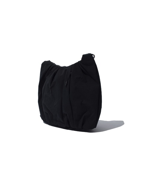 F/CE. (エフシーイー)の「F/CE. SCULPT BALLOON POUCH KONBUR / エフシーイー スカルプト バルーン ポーチ コンブ(ボディバッグ/ウエストポーチ・メンズ・グレー/ブラック/ピンク・FREE)」の8枚目の写真