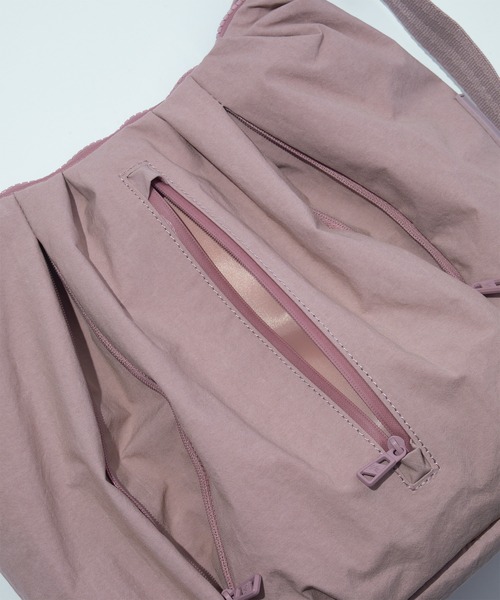 F/CE. (エフシーイー)の「F/CE. SCULPT BALLOON POUCH KONBUR / エフシーイー スカルプト バルーン ポーチ コンブ(ボディバッグ/ウエストポーチ・メンズ・グレー/ブラック/ピンク・FREE)」の12枚目の写真