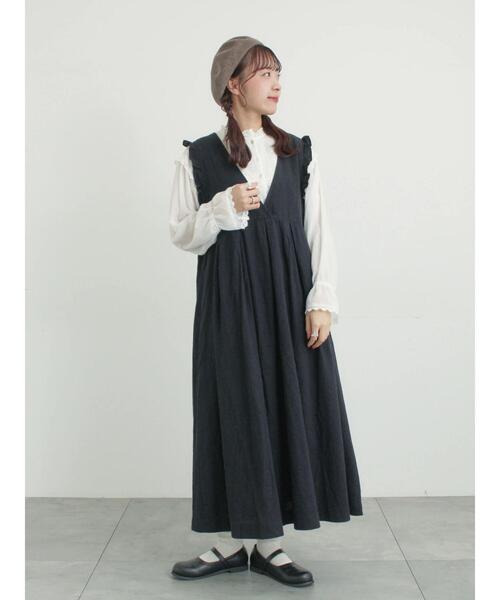 Samansa Mos2（サマンサ モスモス）の「【Cross×Linen】肩フリル前後2WAYジャンパースカート（ワンピース・レディース・ブラック/ベージュ・S/M）」の2枚目の写真