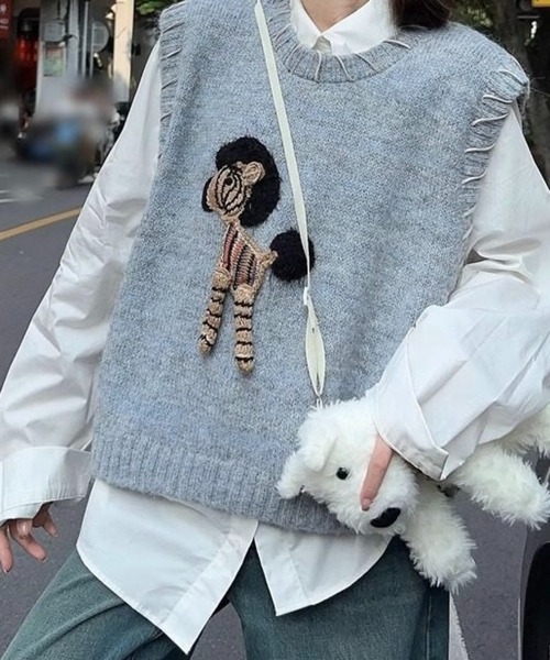 SHOUYO（ショウヨウ）の「ワンポイント刺繍 レイヤード風 ニットベスト（ベスト・レディース・ピンク/グレー・M）」の14枚目の写真