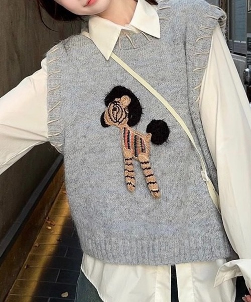 SHOUYO（ショウヨウ）の「ワンポイント刺繍 レイヤード風 ニットベスト（ベスト・レディース・ピンク/グレー・M）」の15枚目の写真