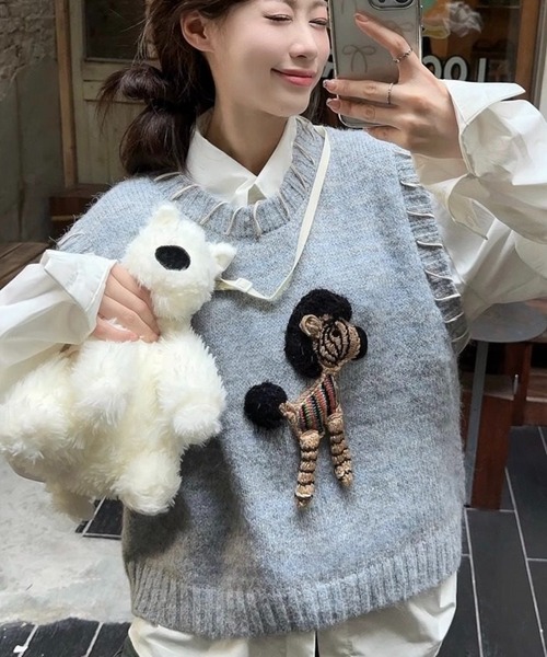 SHOUYO（ショウヨウ）の「ワンポイント刺繍 レイヤード風 ニットベスト（ベスト・レディース・ピンク/グレー・M）」の17枚目の写真