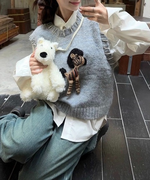 SHOUYO（ショウヨウ）の「ワンポイント刺繍 レイヤード風 ニットベスト（ベスト・レディース・ピンク/グレー・M）」の18枚目の写真