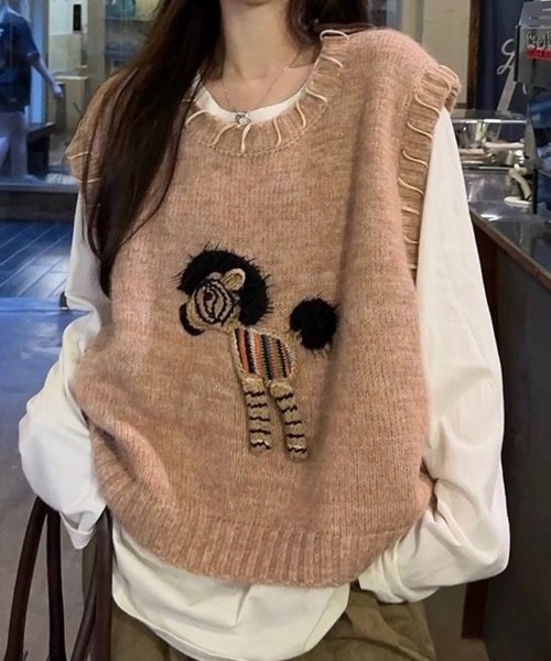 SHOUYO（ショウヨウ）の「ワンポイント刺繍 レイヤード風 ニットベスト（ベスト・レディース・ピンク/グレー・M）」の10枚目の写真