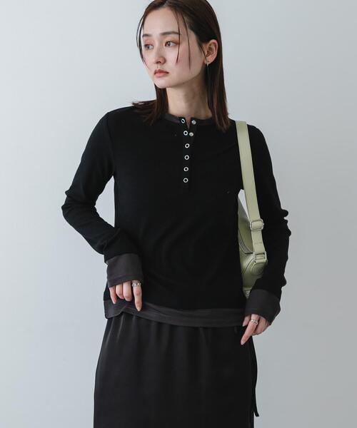 SENSE OF PLACE by URBAN RESEARCH(センスオブプレイスバイアーバンリサーチ)の「『洗濯可』ヘンリーネックレイヤードトップ(Tシャツ/カットソー・レディース・ブラック/グレー/ベージュ・ONE)」の1枚目の写真
