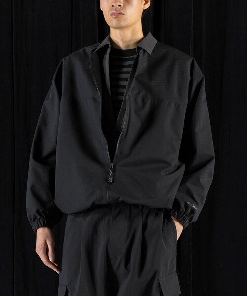 WILD THINGS（ワイルドシングス）の「＜WILD THINGS × monkey time＞パラシュート ジャケット（ブルゾン・メンズ・ダークグレー/ブラック・L/M/S）」の2枚目の写真