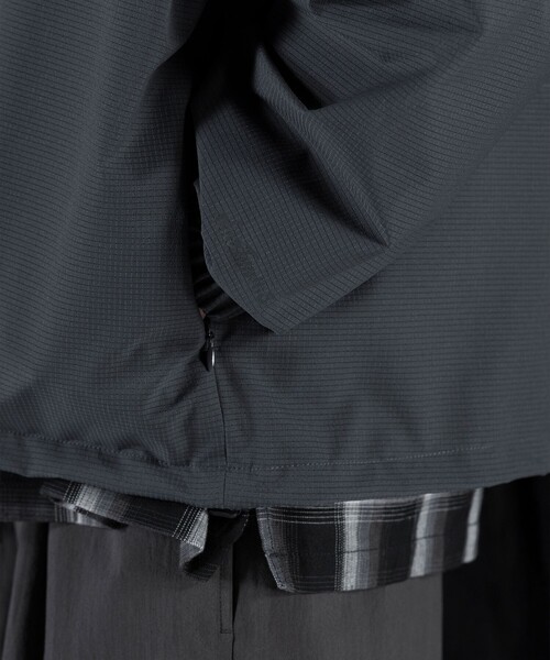 WILD THINGS（ワイルドシングス）の「＜WILD THINGS × monkey time＞パラシュート ジャケット（ブルゾン・メンズ・ダークグレー/ブラック・L/M/S）」の4枚目の写真