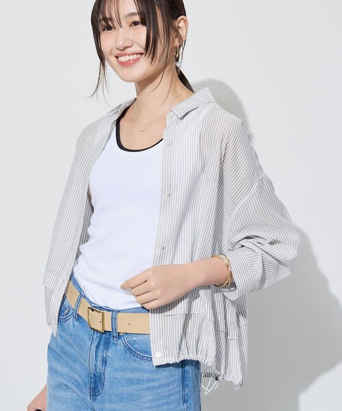 INDIVI(インディヴィ)の「【接触冷感/洗える/2WAY】ドロスト付 シアーシャンブレーシャツ(シャツ/ブラウス・レディース・ネイビー系3/ブラウン系その他4/ライトグレー系3/ネイビー系2/ホワイト系3/ネイビー系5/ブルー系7/グレー系2/サックスブルー系2/ホワイト系6・38/05/13/15 /19/34)」の3枚目の写真