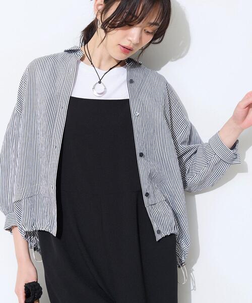 INDIVI(インディヴィ)の「【接触冷感/洗える/2WAY】ドロスト付 シアーシャンブレーシャツ(シャツ/ブラウス・レディース・ネイビー系3/ブラウン系その他4/ライトグレー系3/ネイビー系2/ホワイト系3/ネイビー系5/ブルー系7/グレー系2/サックスブルー系2・38/05/13/15 /19/34)」の7枚目の写真