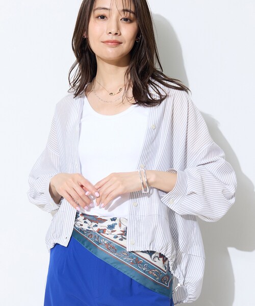 INDIVI(インディヴィ)の「【接触冷感/洗える/2WAY】ドロスト付 シアーシャンブレーシャツ(シャツ/ブラウス・レディース・ネイビー系3/ブラウン系その他4/ライトグレー系3/ネイビー系2/ホワイト系3/ネイビー系5/ブルー系7/グレー系2/サックスブルー系2/ホワイト系6・38/05/13/15 /19/34)」の12枚目の写真