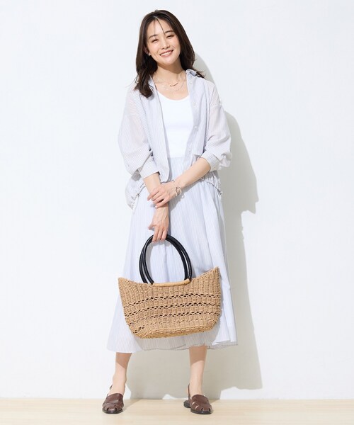 INDIVI(インディヴィ)の「【接触冷感/洗える/2WAY】ドロスト付 シアーシャンブレーシャツ(シャツ/ブラウス・レディース・ネイビー系3/ブラウン系その他4/ライトグレー系3/ネイビー系2/ホワイト系3/ネイビー系5/ブルー系7/グレー系2/サックスブルー系2/ホワイト系6・38/05/13/15 /19/34)」の14枚目の写真