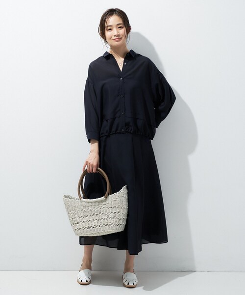 INDIVI(インディヴィ)の「【接触冷感/洗える/2WAY】ドロスト付 シアーシャンブレーシャツ(シャツ/ブラウス・レディース・ネイビー系3/ブラウン系その他4/ライトグレー系3/ネイビー系2/ホワイト系3/ネイビー系5/ブルー系7/グレー系2/サックスブルー系2・38/05/13/15 /19/34)」の19枚目の写真