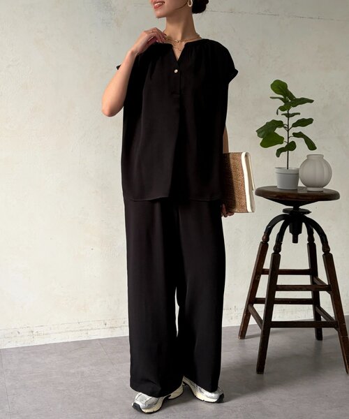 Chez toi(シェトワ)の「【セットアイテム】キーネックシャツ×イージーパンツ(つなぎ/オールインワン・レディース・モカ/ブルー/ブラック・FREE)」の8枚目の写真
