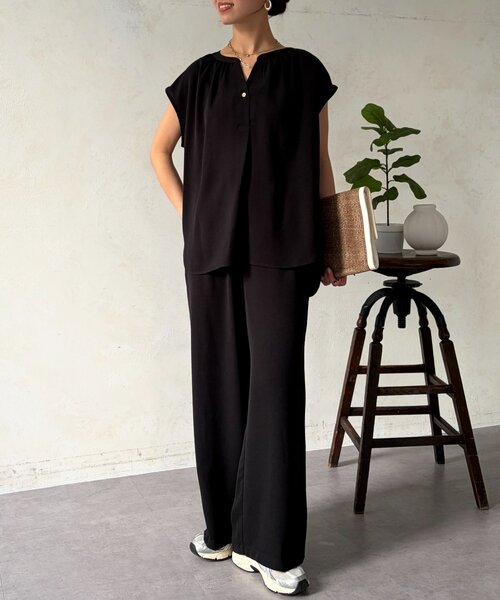 Chez toi(シェトワ)の「【セットアイテム】キーネックシャツ×イージーパンツ(つなぎ/オールインワン・レディース・モカ/ブルー/ブラック・FREE)」の9枚目の写真