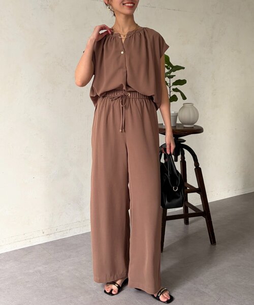 Chez toi(シェトワ)の「【セットアイテム】キーネックシャツ×イージーパンツ(つなぎ/オールインワン・レディース・モカ/ブルー/ブラック・FREE)」の13枚目の写真