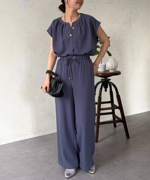 Chez toi(シェトワ)の「【セットアイテム】キーネックシャツ×イージーパンツ(つなぎ/オールインワン・レディース・モカ/ブルー/ブラック・FREE)」の22枚目の写真