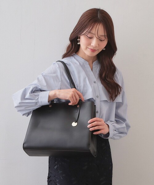 index（インデックス）の「カシメデザインスクエアA4トート（トートバッグ・レディース・ベージュ/ブラック・00）」の6枚目の写真