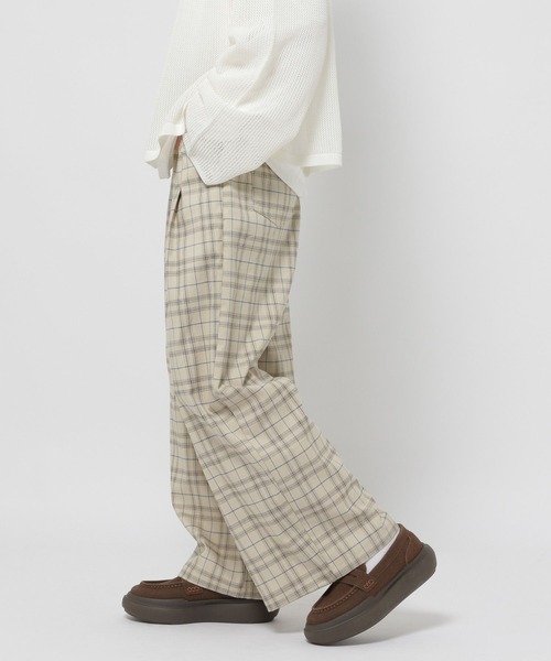 niko and...(ニコアンド)の「チェックポケットタックパンツ(その他パンツ・レディース・アイボリー/ネイビー・FREE)」の2枚目の写真
