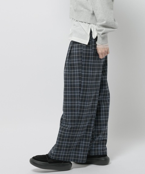 niko and...(ニコアンド)の「チェックポケットタックパンツ(その他パンツ・レディース・アイボリー/ネイビー・FREE)」の6枚目の写真