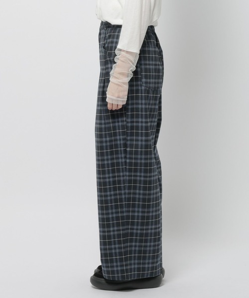 niko and...(ニコアンド)の「チェックポケットタックパンツ(その他パンツ・レディース・アイボリー/ネイビー・FREE)」の8枚目の写真