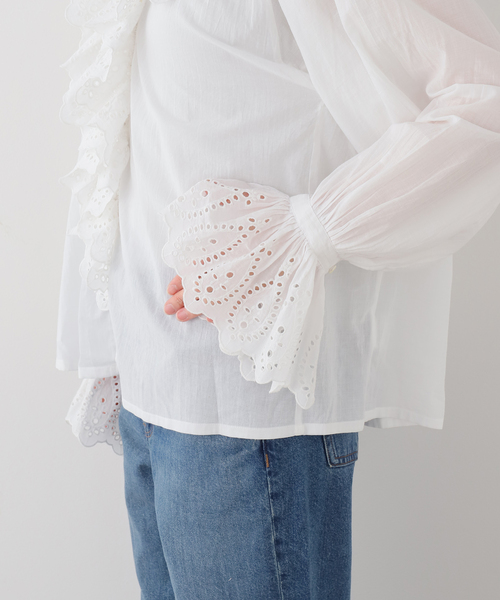 IENA LA BOUCLE（イエナラブークル）の「IENA LA BOUCLE シアーフリルブラウス（シャツ/ブラウス・レディース・ホワイト・FREE）」の3枚目の写真