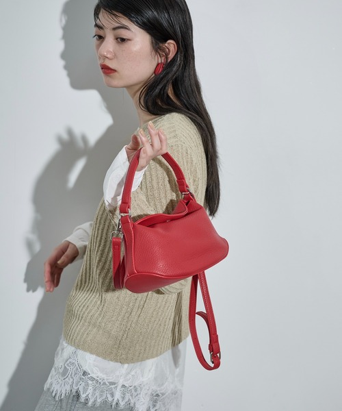 THE YOn（ザヨン）の「フラップラウンドミニショルダーバッグ（ショルダーバッグ・レディース・レッド/モカ/ブラック・FREE）」の3枚目の写真