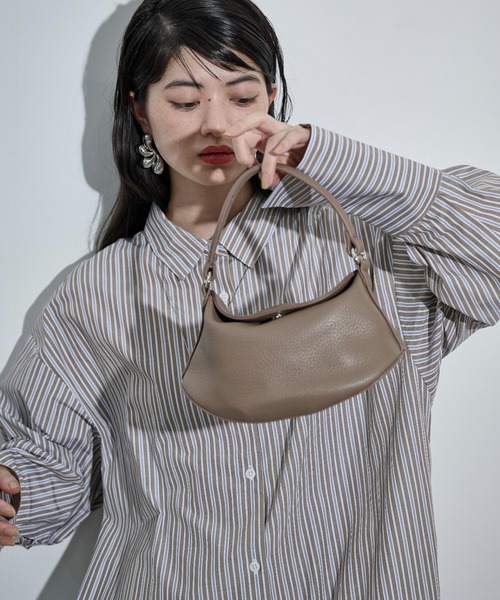 THE YOn（ザヨン）の「フラップラウンドミニショルダーバッグ（ショルダーバッグ・レディース・レッド/モカ/ブラック・FREE）」の2枚目の写真