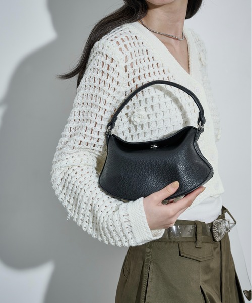 THE YOn（ザヨン）の「フラップラウンドミニショルダーバッグ（ショルダーバッグ・レディース・レッド/モカ/ブラック・FREE）」の6枚目の写真