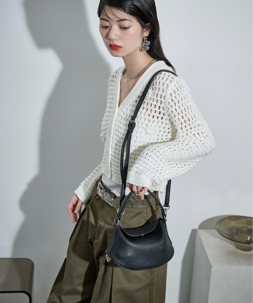 THE YOn（ザヨン）の「フラップラウンドミニショルダーバッグ（ショルダーバッグ・レディース・レッド/モカ/ブラック・FREE）」の9枚目の写真