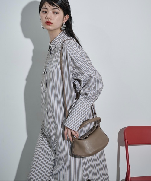 THE YOn（ザヨン）の「フラップラウンドミニショルダーバッグ（ショルダーバッグ・レディース・レッド/モカ/ブラック・FREE）」の17枚目の写真