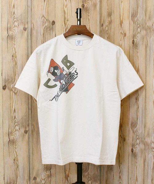 AVIREX(アヴィレックス)の「ARCHIVE PRINT TEE(Tシャツ/カットソー・メンズ・チャコールグレー/アイボリー・XXL/XL/L/M)」の3枚目の写真
