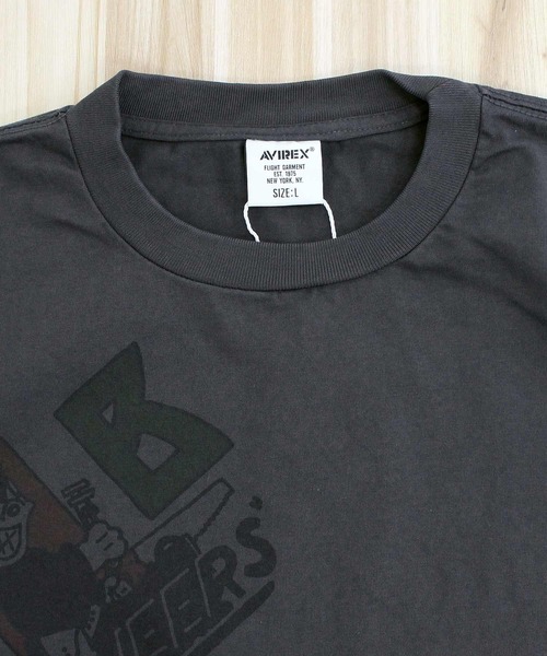 AVIREX(アヴィレックス)の「ARCHIVE PRINT TEE(Tシャツ/カットソー・メンズ・チャコールグレー/アイボリー・XXL/XL/L/M)」の11枚目の写真