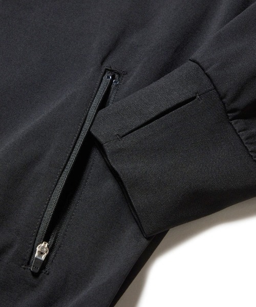 NEW ERA（ニューエラ）の「【NEW ERA】ユーティリティー パーカー Utility Parka アウトドア / ブラック [14774243]（パーカー・メンズ・ブラック・XL/L/M）」の7枚目の写真