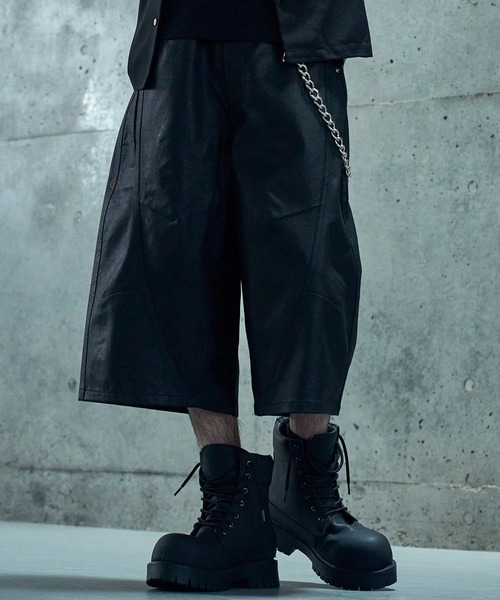 LANDNESS(ランドネス)の「【LANDNESS/ランドネス】COATED CURVE DENIM HALF PANTS/コーティッドカーブデニムハーフパンツ(デニムパンツ・メンズ・ブラック・S/M/L)」の1枚目の写真