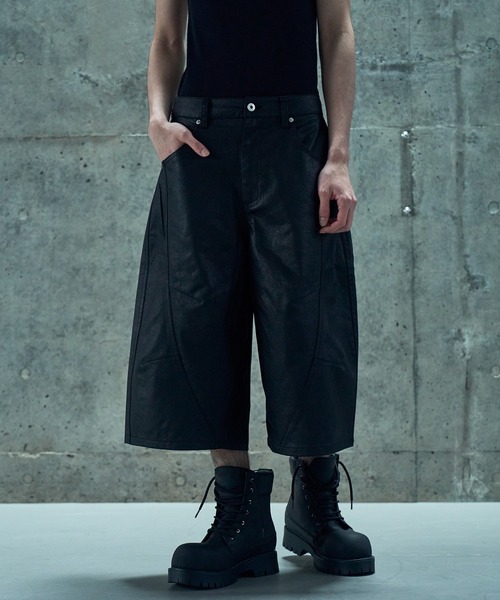 LANDNESS(ランドネス)の「【LANDNESS/ランドネス】COATED CURVE DENIM HALF PANTS/コーティッドカーブデニムハーフパンツ(デニムパンツ・メンズ・ブラック・S/M/L)」の2枚目の写真