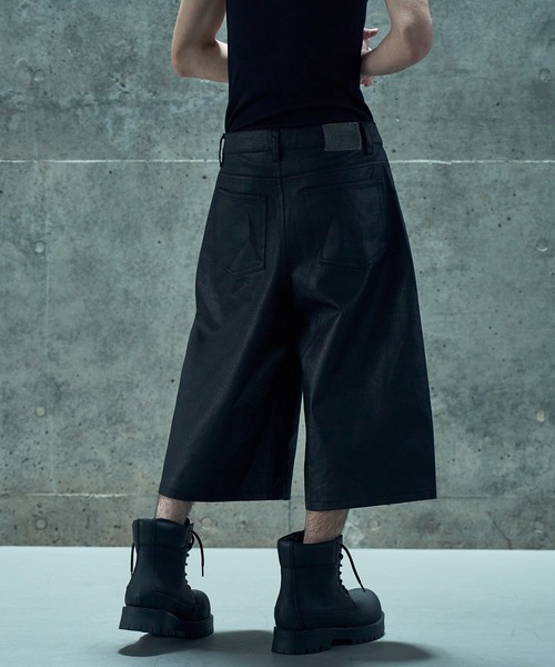 LANDNESS(ランドネス)の「【LANDNESS/ランドネス】COATED CURVE DENIM HALF PANTS/コーティッドカーブデニムハーフパンツ(デニムパンツ・メンズ・ブラック・S/M/L)」の6枚目の写真