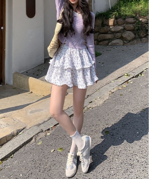 &soiree(アンドソワレ)の「ワッシャーフラワーフリルミニスカート(スカート・レディース・ホワイト/ネイビー・SMALL/MEDIUM/LARGE/X-LARGE)」の4枚目の写真