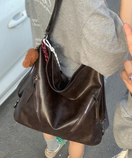 LA VORAGINE(ラ ヴォラジネ)の「A4対応大容量ファスナーデザイン3WAYショルダーバッグ(ショルダーバッグ・レディース・ブラック/ダークブラウン/ブラウン・FREE)」の2枚目の写真