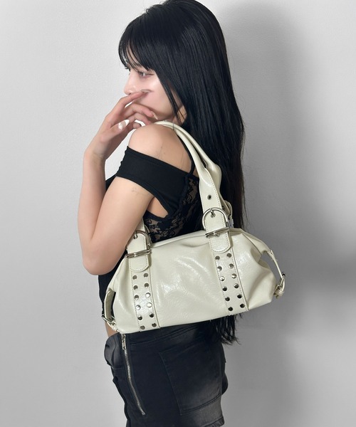 FOLLOWIN(フォロウィン)の「【2COLOR】スタッズベルトコンパクトボストンバッグ(トートバッグ・レディース・ホワイト/ブラック・FREE)」の14枚目の写真