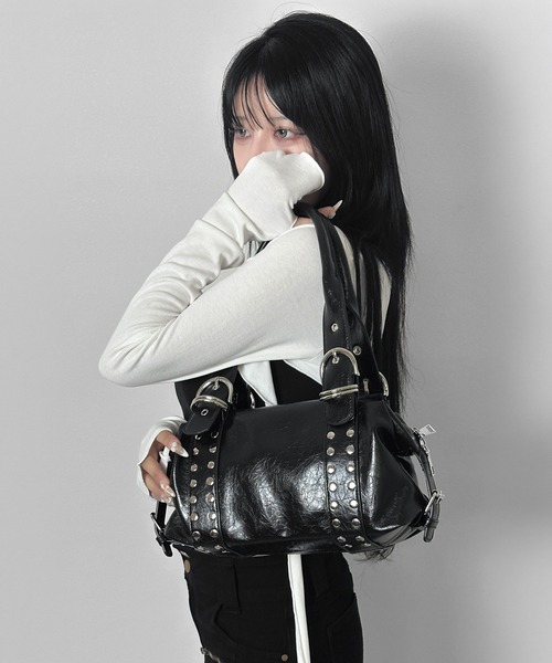 FOLLOWIN(フォロウィン)の「【2COLOR】スタッズベルトコンパクトボストンバッグ(トートバッグ・レディース・ホワイト/ブラック・FREE)」の16枚目の写真