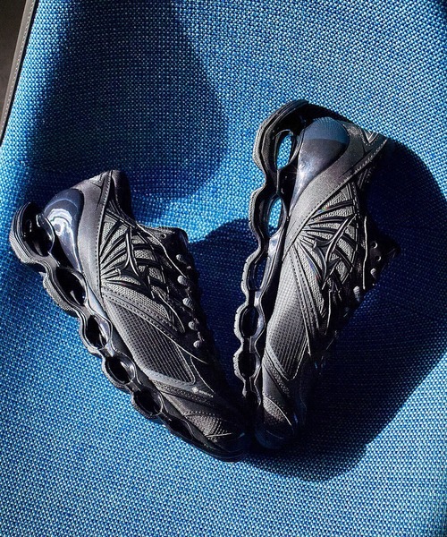 MIZUNO(ミズノ )の「(mizuno)WAVE PROPHECY LS GTX(スニーカー・レディース・ブラック・24cm/25cm)」の1枚目の写真