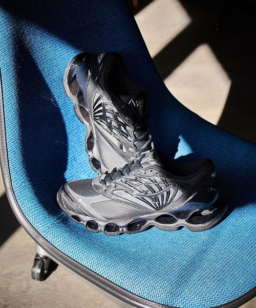 MIZUNO(ミズノ )の「(mizuno)WAVE PROPHECY LS GTX(スニーカー・レディース・ブラック・24cm/25cm)」の2枚目の写真