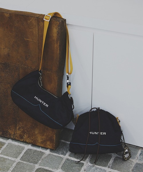 HUNTER(ハンター)の「HUNTER × Ameri PREMIUM NYLON SPEED SHOULDER BAG(ショルダーバッグ・レディース・ブラック・FREE)」の2枚目の写真
