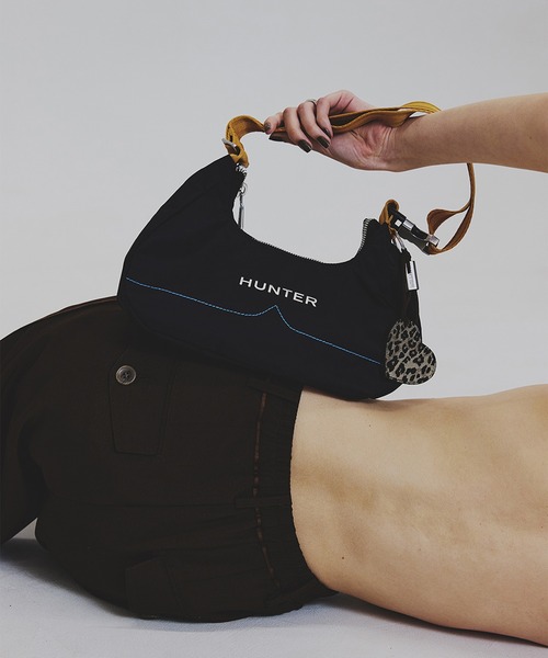 HUNTER(ハンター)の「HUNTER × Ameri PREMIUM NYLON SPEED SHOULDER BAG(ショルダーバッグ・レディース・ブラック・FREE)」の6枚目の写真