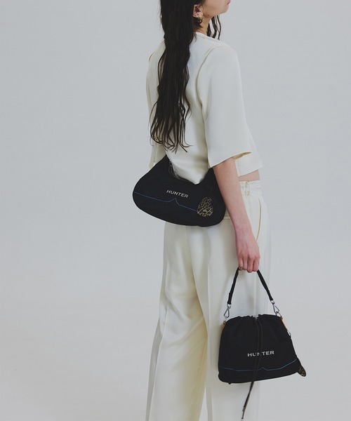 HUNTER(ハンター)の「HUNTER × Ameri PREMIUM NYLON SPEED SHOULDER BAG(ショルダーバッグ・レディース・ブラック・FREE)」の10枚目の写真