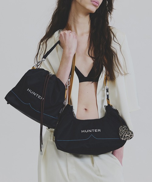 HUNTER(ハンター)の「HUNTER × Ameri PREMIUM NYLON SPEED SHOULDER BAG(ショルダーバッグ・レディース・ブラック・FREE)」の11枚目の写真