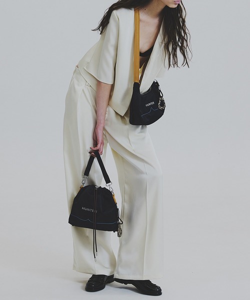 HUNTER(ハンター)の「HUNTER × Ameri PREMIUM NYLON SPEED SHOULDER BAG(ショルダーバッグ・レディース・ブラック・FREE)」の12枚目の写真