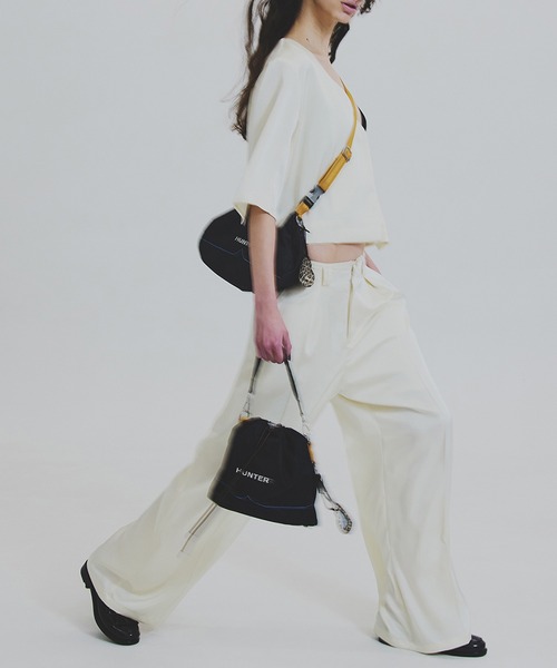HUNTER(ハンター)の「HUNTER × Ameri PREMIUM NYLON SPEED SHOULDER BAG(ショルダーバッグ・レディース・ブラック・FREE)」の13枚目の写真