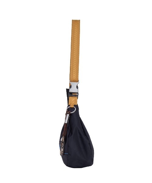 HUNTER(ハンター)の「HUNTER × Ameri PREMIUM NYLON SPEED SHOULDER BAG(ショルダーバッグ・レディース・ブラック・FREE)」の16枚目の写真